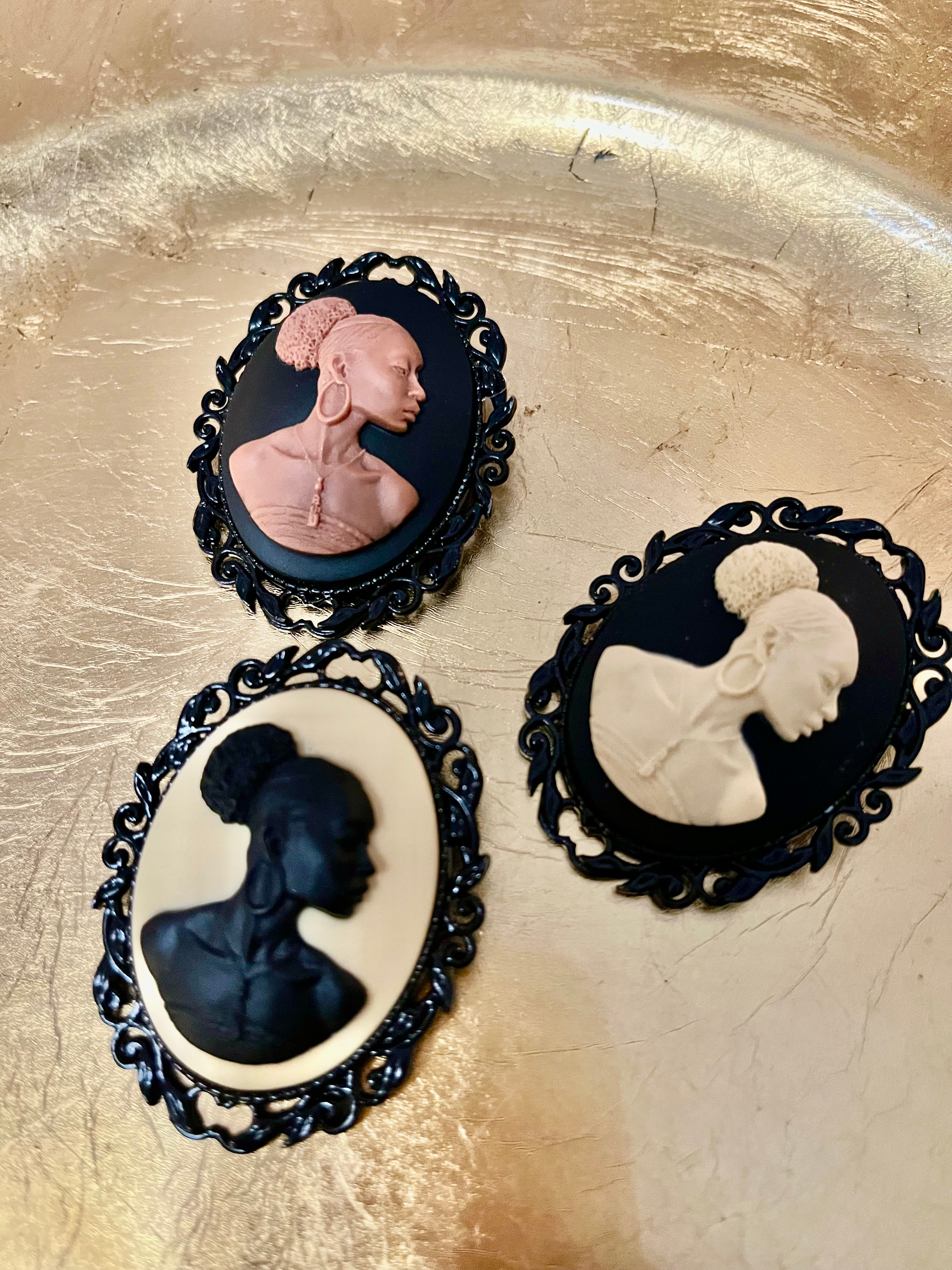Chamille Cameo